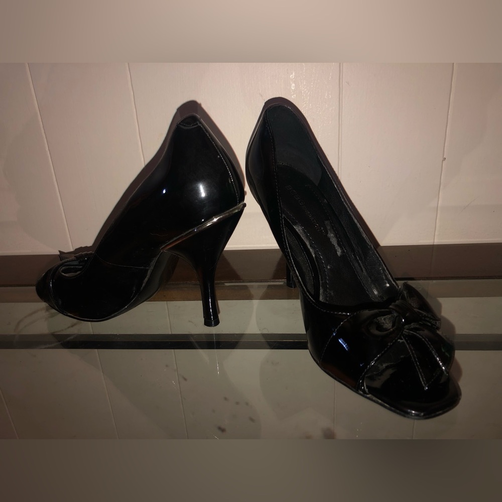BCBG  Open toed black heels, size 7